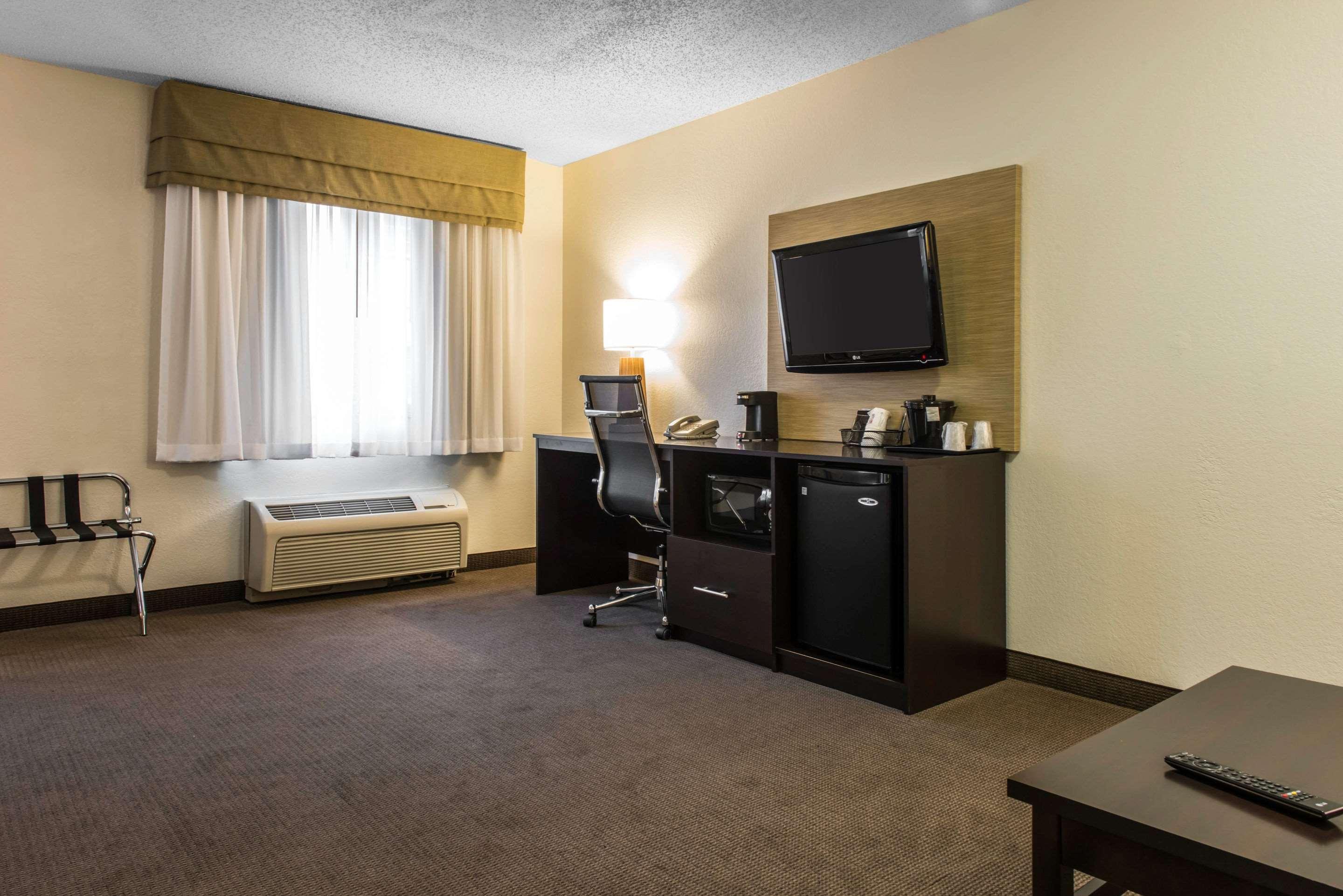 Imperial Sleep Inn & Suites מראה חיצוני תמונה