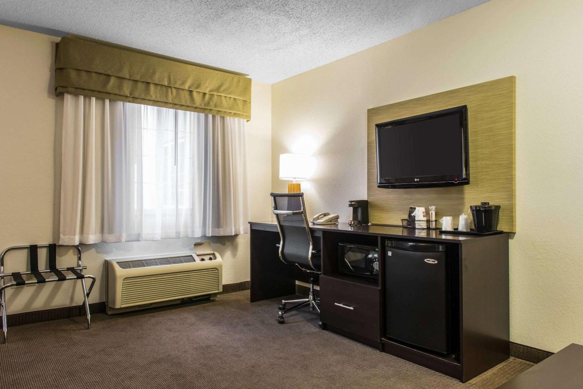 Imperial Sleep Inn & Suites מראה חיצוני תמונה